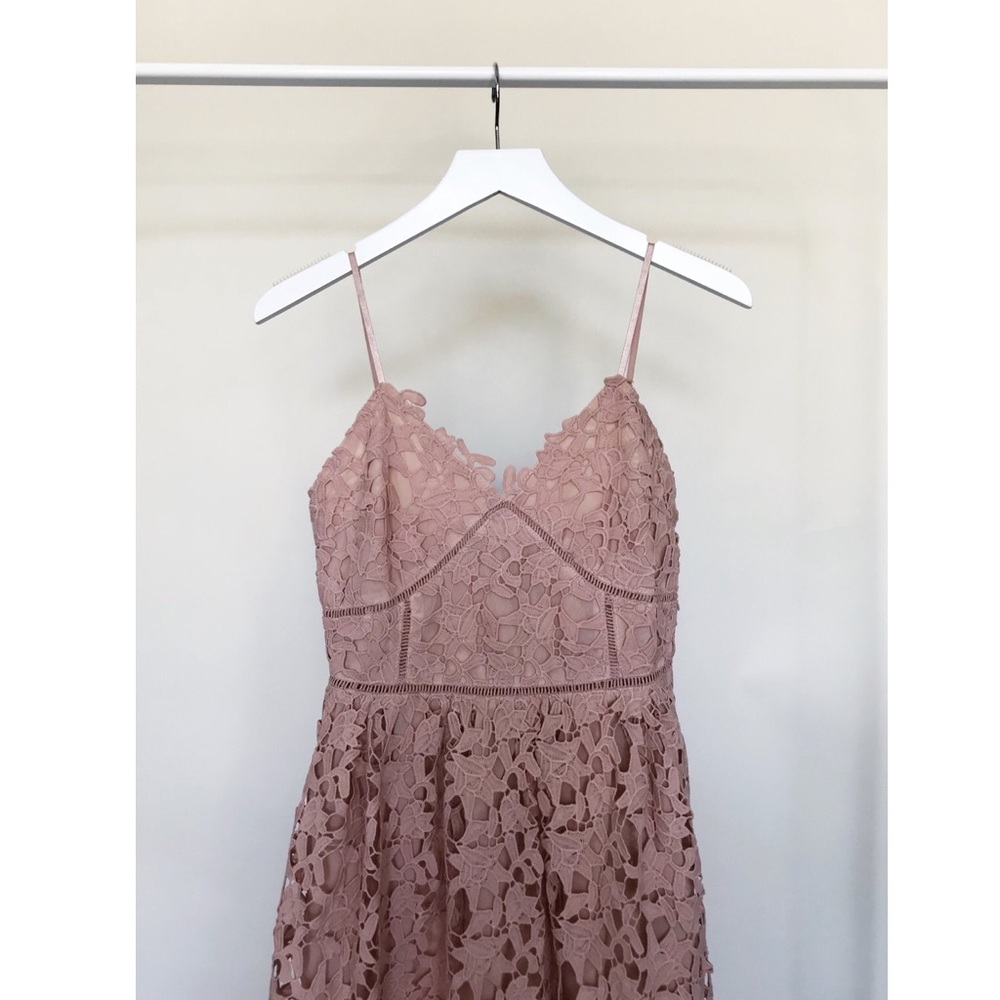 Blush pink lace dress with exposed gold zipper - Picture 3 of 3